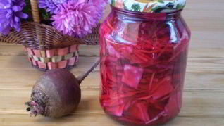 Маринованная капуста со свеклой и морковью