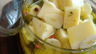 Маринованная моцарелла на закуску к вину