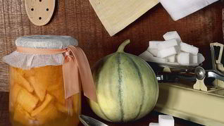 Маринованные дыни в банках