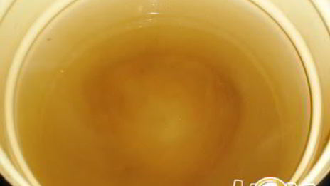 маринованные огурчики с ягодами красной смородины