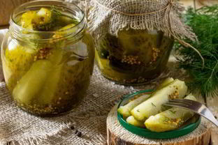 Маринованные огурцы с горчичными зернами