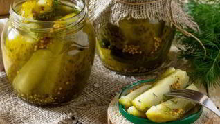Маринованные огурцы с горчичными зернами