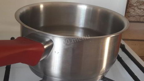 маринованные огурцы в банках с гвоздикой