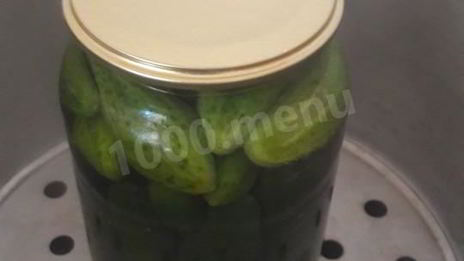 маринованные огурцы в банках с гвоздикой
