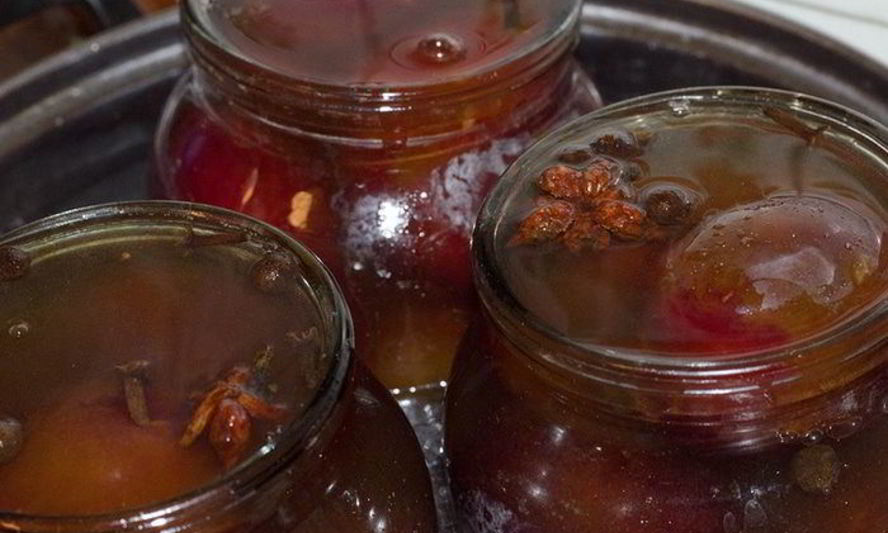 Рецепт маринованные сливы с бадьяном