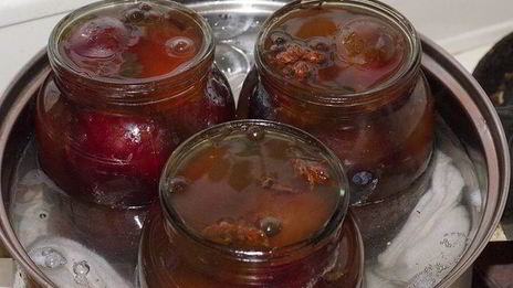 маринованные сливы с бадьяном