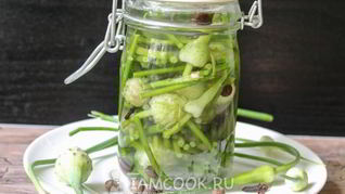 Маринованные стрелки чеснока