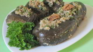 Маринованые баклажаны с орехами и сельдереем