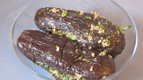 маринованые баклажаны с орехами и сельдереем