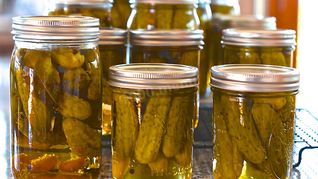 Огурцы с яблоками на зиму маринованные