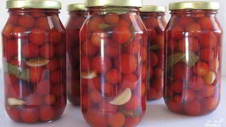 Помидоры маринованные с чесноком