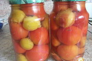 Помидоры маринованные со сливой