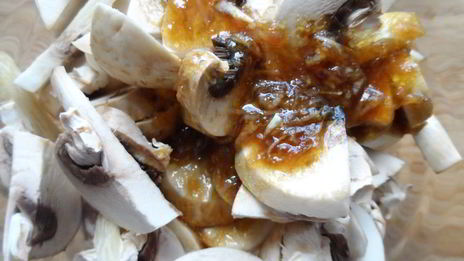 шампиньоны, маринованные в соевом соусе с медом