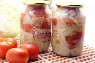 Помидоры с капустой и луком