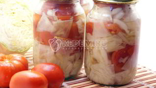 Помидоры с капустой и луком