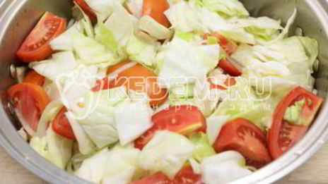 помидоры с капустой и луком