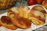 Дрожжевые рулетики с яблочным повидлом