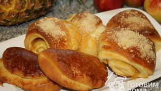 Дрожжевые рулетики с яблочным повидлом