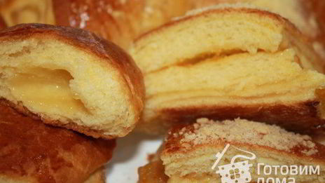 дрожжевые рулетики с яблочным повидлом