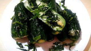 Малосольные огурцы в минералке