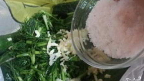 малосольные огурцы в минералке