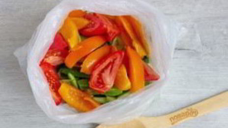 малосольные овощи в пакете