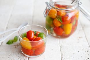 Малосольные помидоры черри