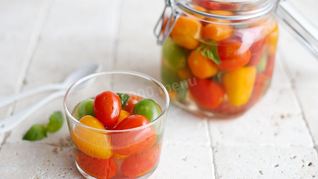 Малосольные помидоры черри