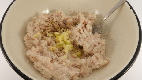 сало, перекрученное с чесноком