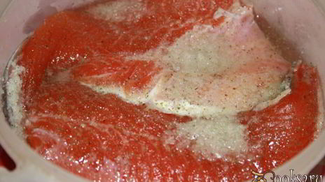 слабосоленая форель с приправами