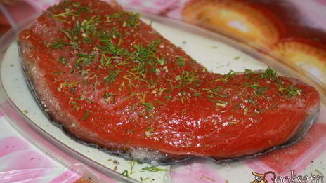 слабосоленая форель с приправами