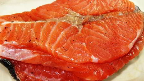 слабосоленая семга в коньяке с мускатным орехом