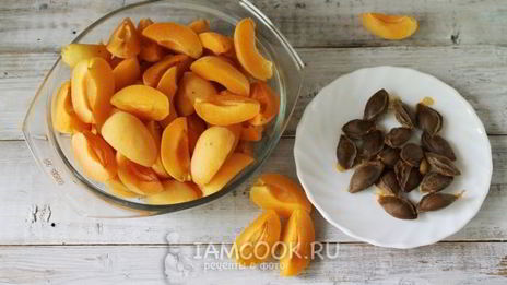 абрикосовое варенье с ядрышками