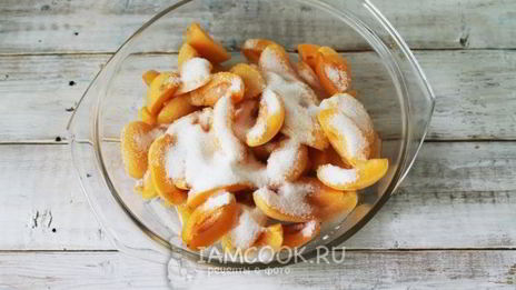 абрикосовое варенье с ядрышками