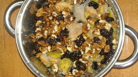 грушевое варенье с грецкими орехами и черносливом