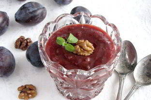 Сливовое варенье с бананами и орехами