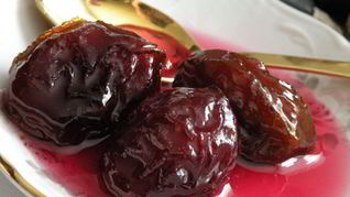 Сливовое варенье с косточками