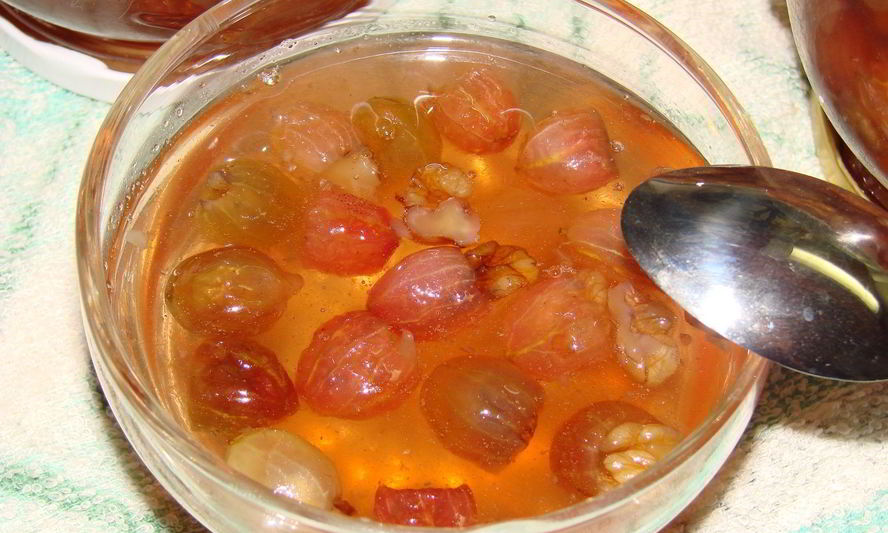 Рецепт варенье из крыжовника с грецкими орехами