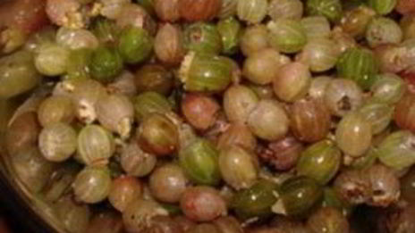 варенье из крыжовника с грецкими орехами