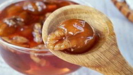 варенье из крыжовника с грецкими орехами