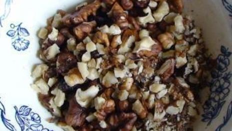 варенье из слив с орехами, имбирем и корицей