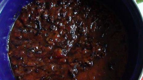 варенье из слив с орехами, имбирем и корицей