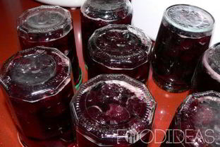 Вишневое варенье с косточками