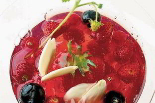 Ягоды в розовом желе