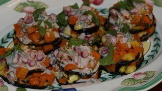 Башенки из баклажанов с тыквой, гранатом и мятой