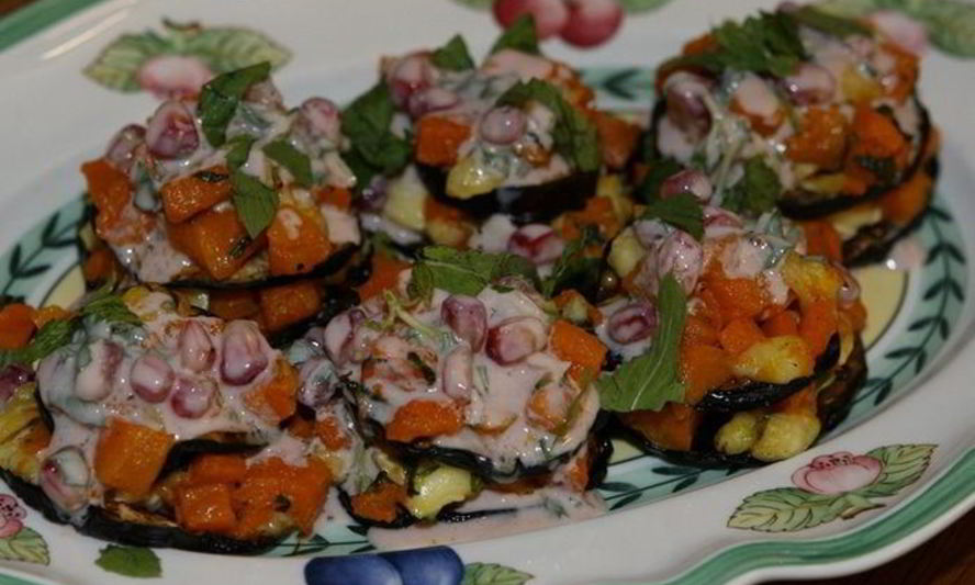 Рецепт башенки из баклажанов с тыквой, гранатом и мятой