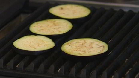 башенки из баклажанов с тыквой, гранатом и мятой