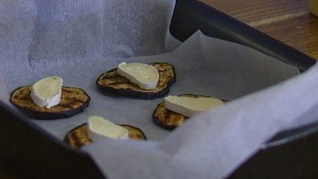 башенки из баклажанов с тыквой, гранатом и мятой