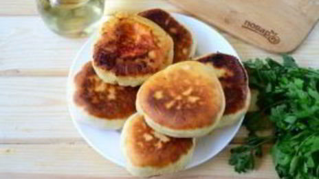 беляши с помидорами и сыром