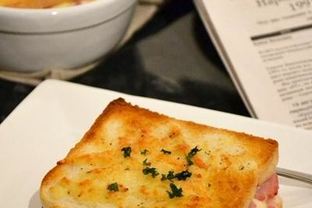 Бгорячие бутерброды с ветчиной Крок-месье